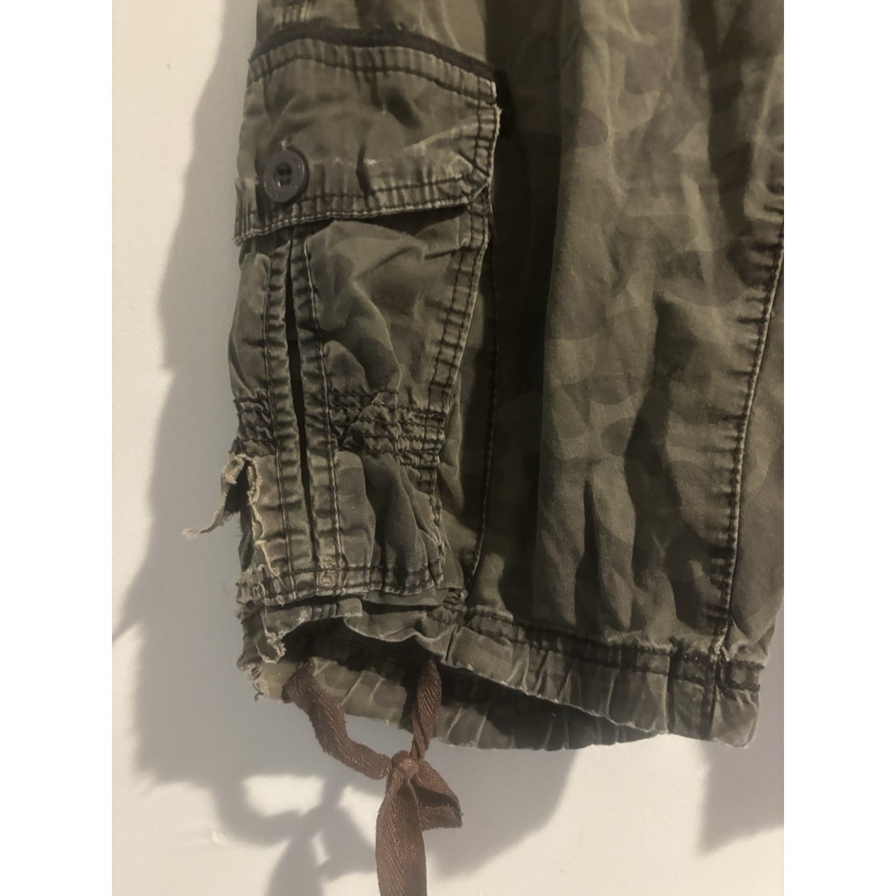 SouthPole Shorts Men's‎ Green Camouflage Thrashed Cargo Pockets Small Camo - Picture 2 of 12